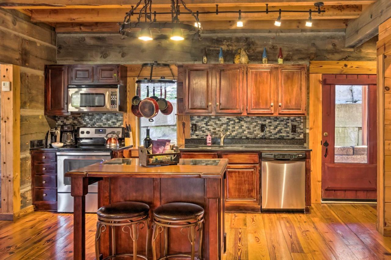 The Cabin At Marys Place With Deck And Mtn Views! Villa Maggie Valley Kültér fotó